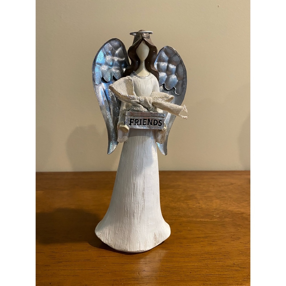 Angel ‘Friends’ figurine.